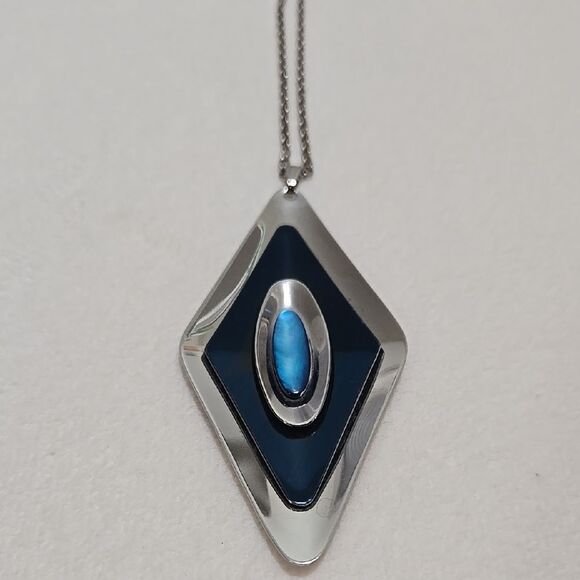 Oneida Silver and Blue Pendant Necklace - Picture 1 of 7
